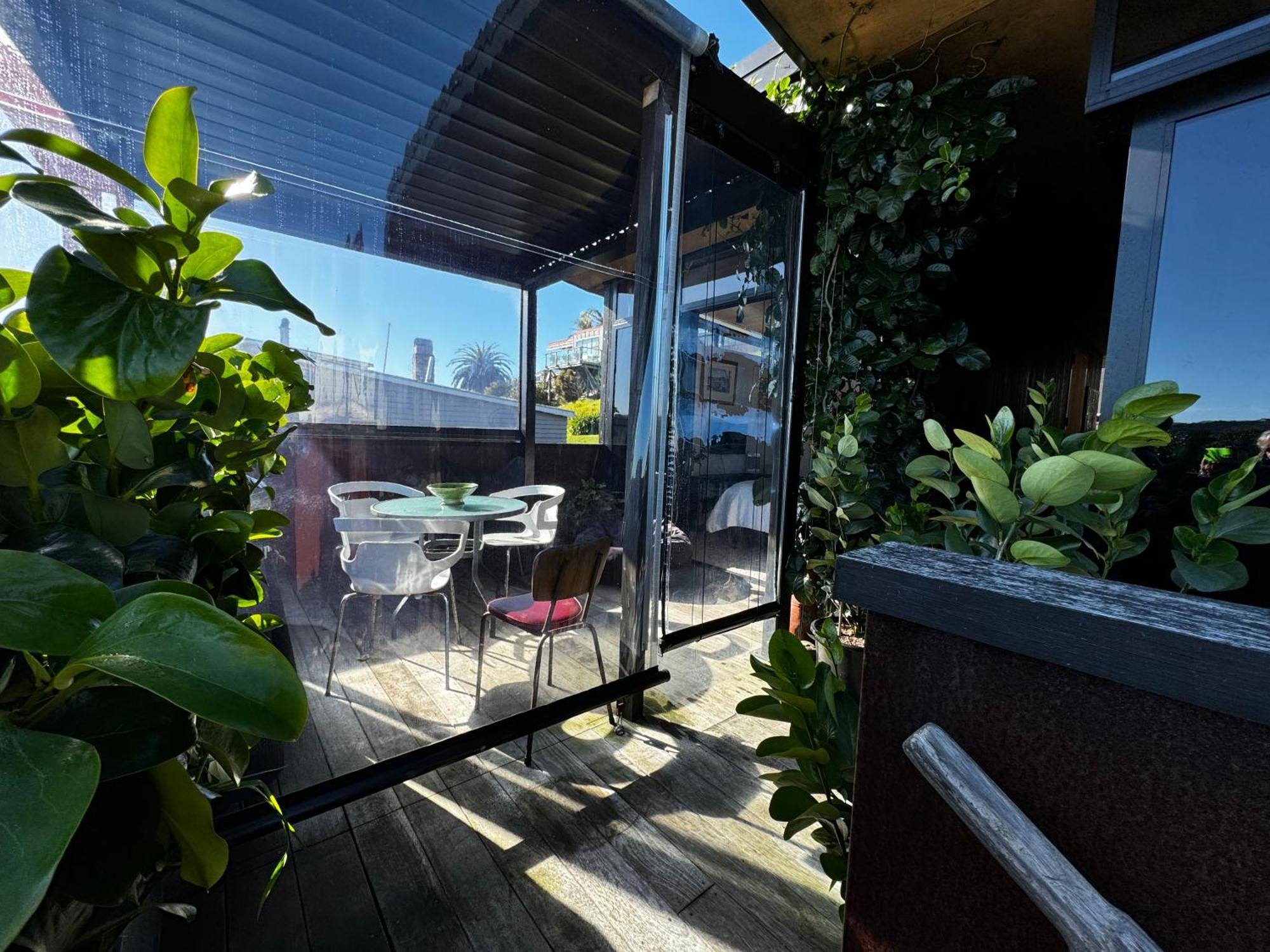 Studio With A View Raglan Bagian luar foto