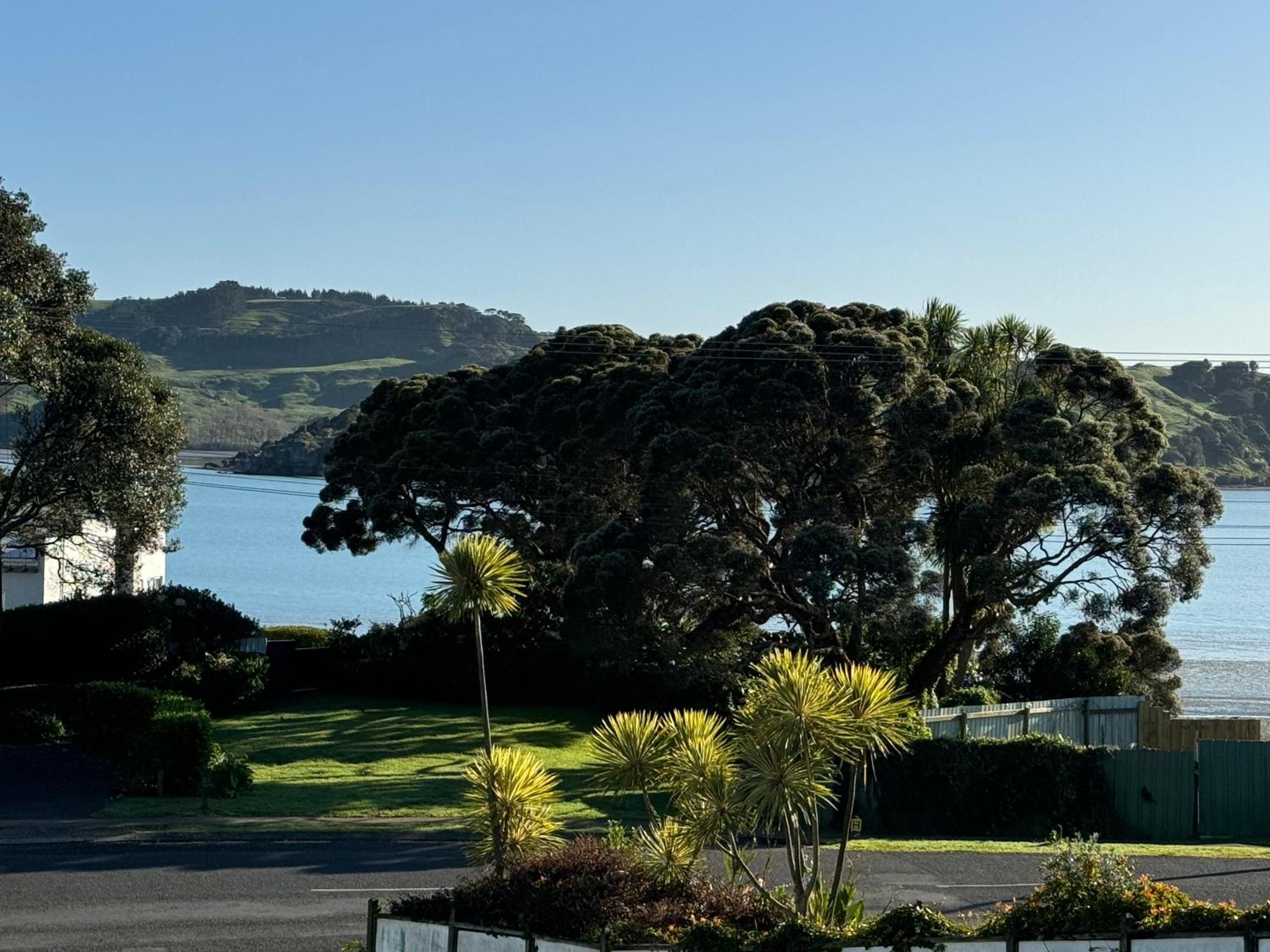 Studio With A View Raglan Bagian luar foto